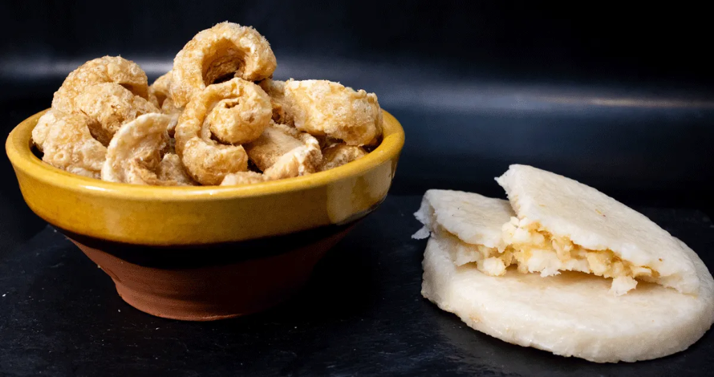 [AR007] AREPA DE CHICHARON RELLENA DE QUESO 4 uds. 500g